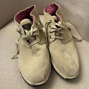 Toms Women’s Flat Boots.  Size 10. Never Worn.